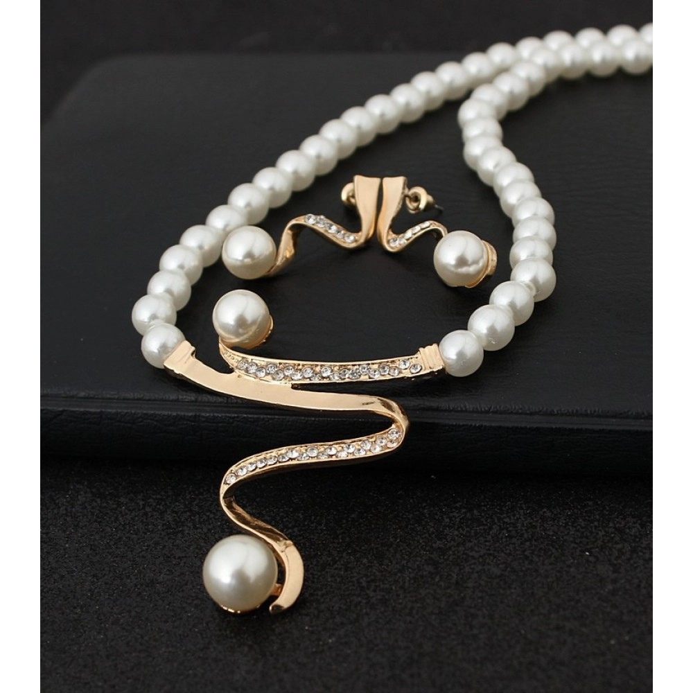 Shell pearl necklace with a gold-tone ribbon pendant, matching bracelet and pearl stud earrings